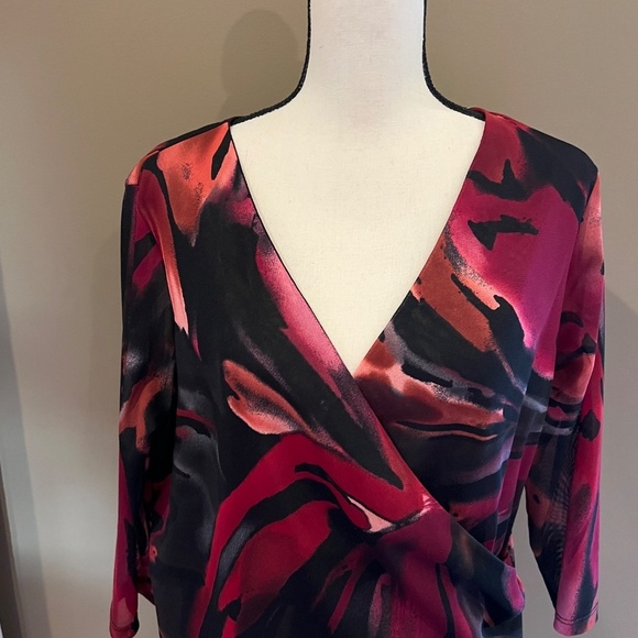 Coldwater Creek Abstract Wrap with Deep red & Black colors, Size 1X - Picture 2 of 11